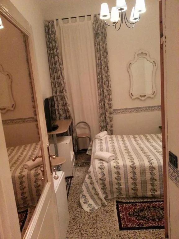 Standard Double Room — Casa Maya Souvenir