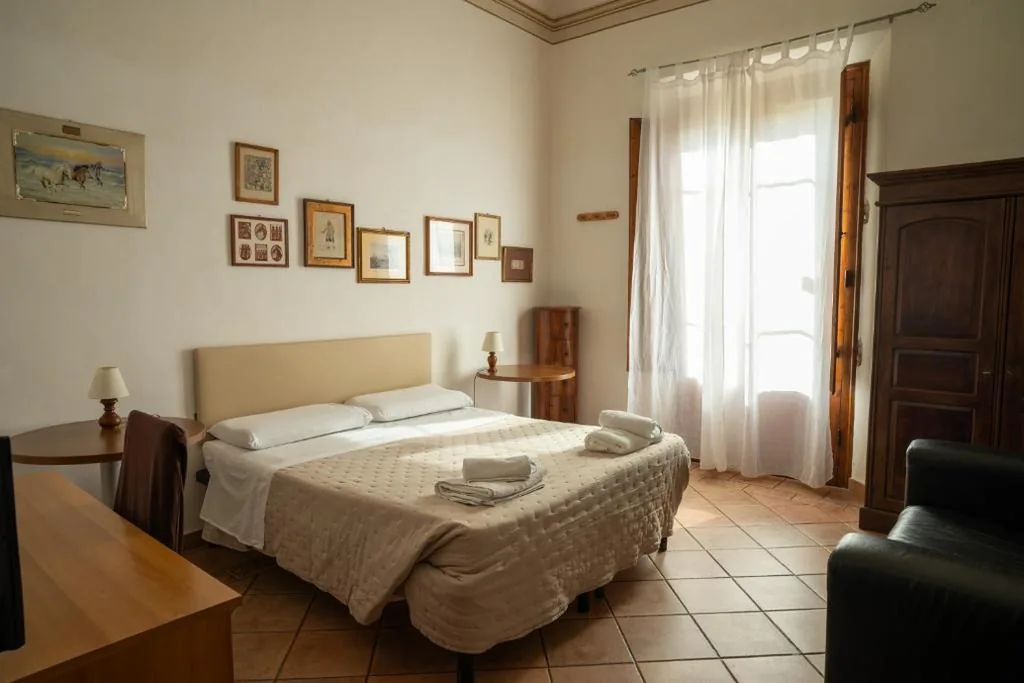 Standard Double Room with Shared Bathroom — Casa di Alfredo Affittacamere