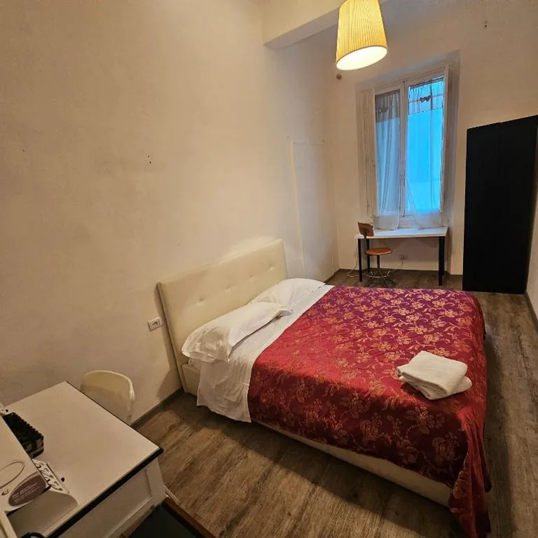 Standard Double Room with Shared Bathroom — Casa Maya Souvenir