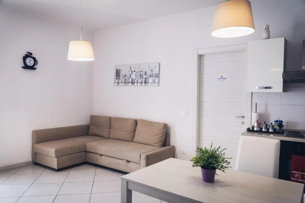 Standard Double Room with Shared Bathroom — Pisacentro Guest House