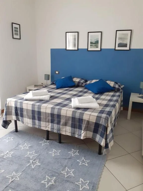 Standard Double Room with Shared Bathroom — Simone’s Scala House