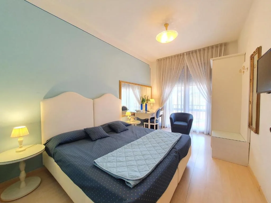 Camera Matrimoniale Standard — Hotel Continentale