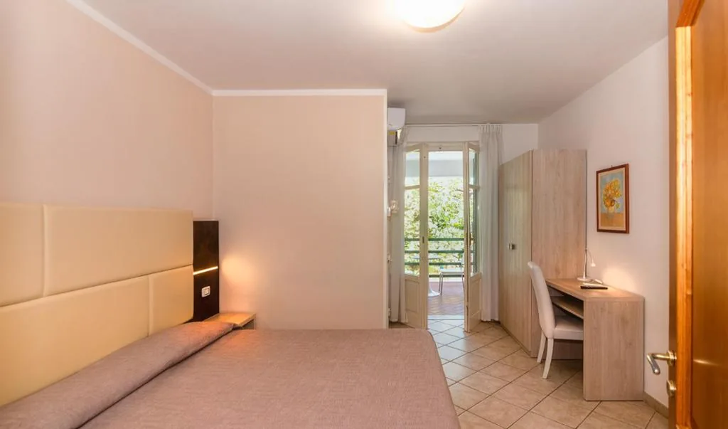 Standard Double Room — Hotel Eura