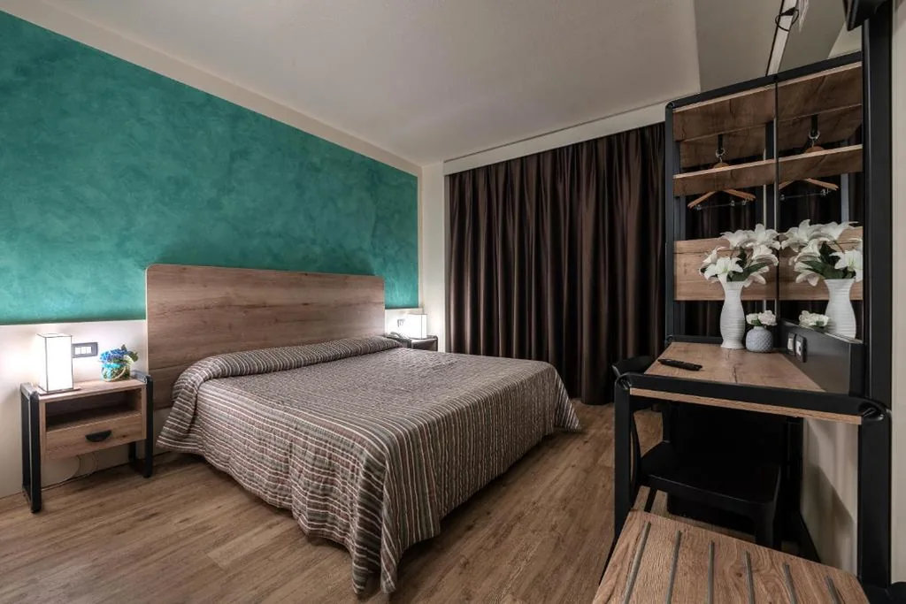 Standard Double Room — Hotel Galilei