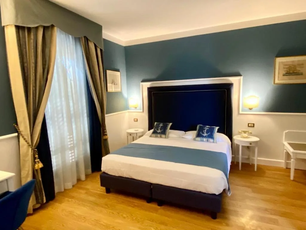 Standard Double Room — Hotel Goya