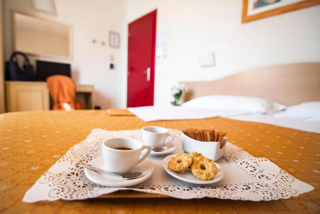 Camera Matrimoniale Standard — Hotel La Colonna
