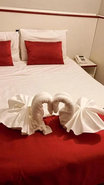 Camera Matrimoniale Standard — Hotel Leonardo