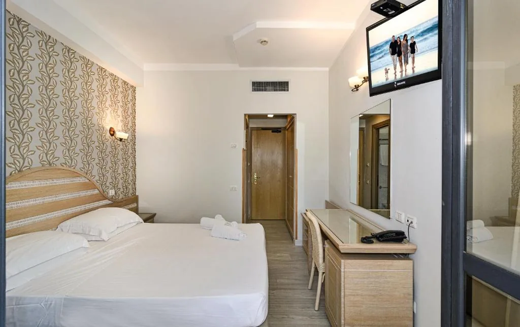 Camera Matrimoniale Standard — Hotel Nedy