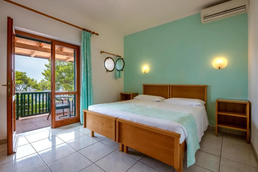 Standard Double Room — Hotel Paradiso