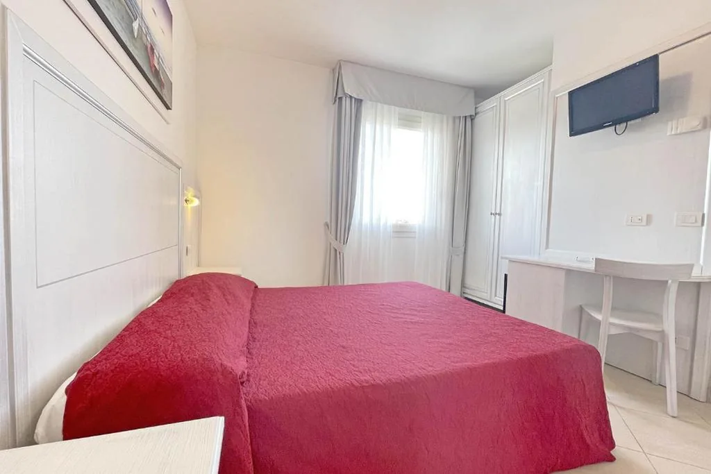 Camera Matrimoniale Standard — HOTEL PIGALLE