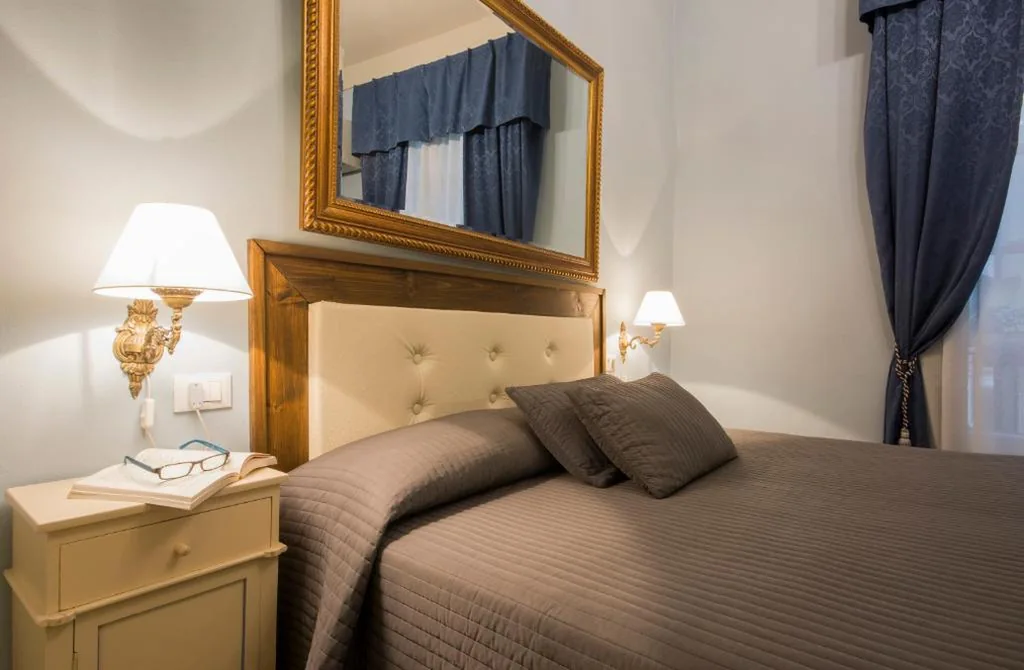Standard Double Room — La Bohème