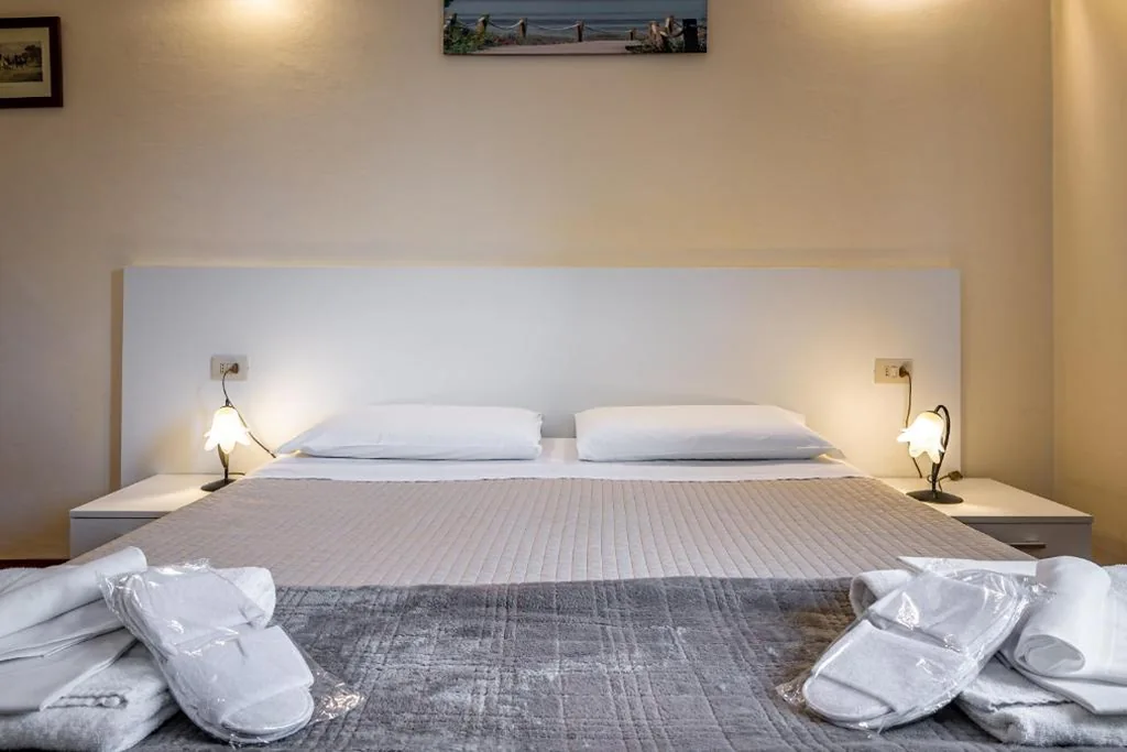 Standard Double Room — Maison Bianca B&B