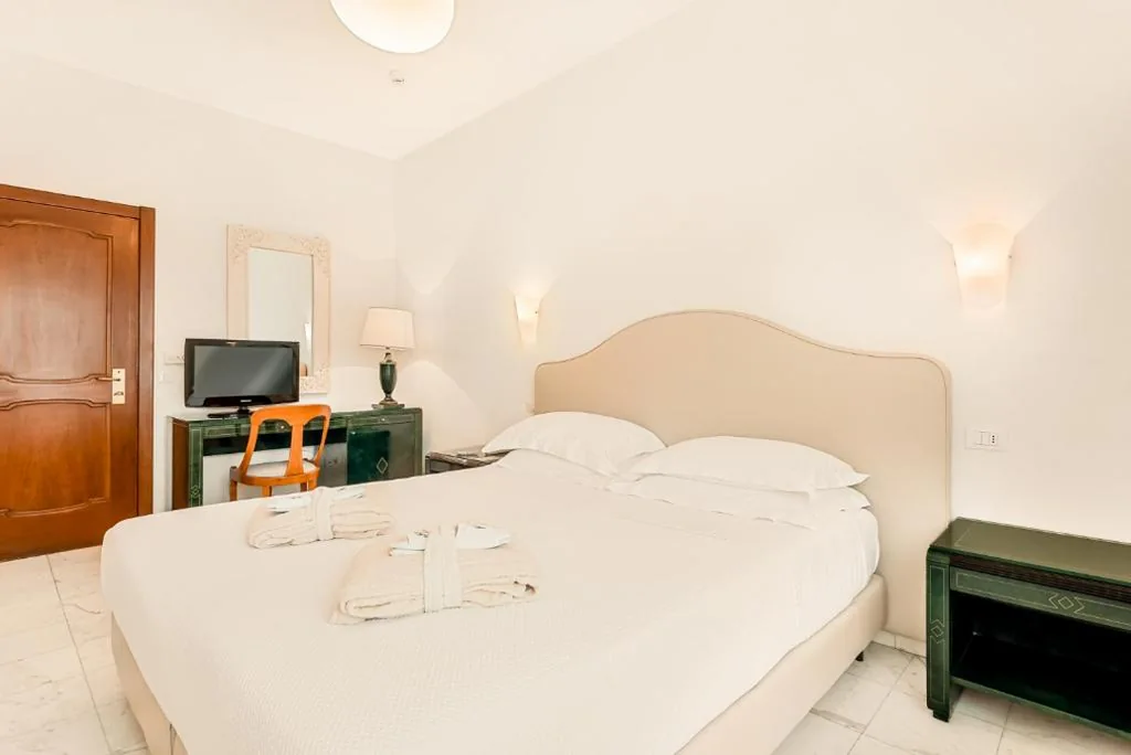 Camera Matrimoniale Standard — President Hotel
