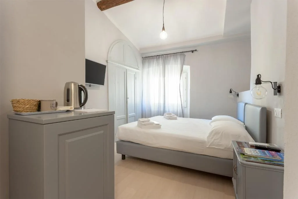 Standard Double Room — Santo Spirito Venti – Design Rooms in Florence near Ponte Vecchio & Palazzo Pitti