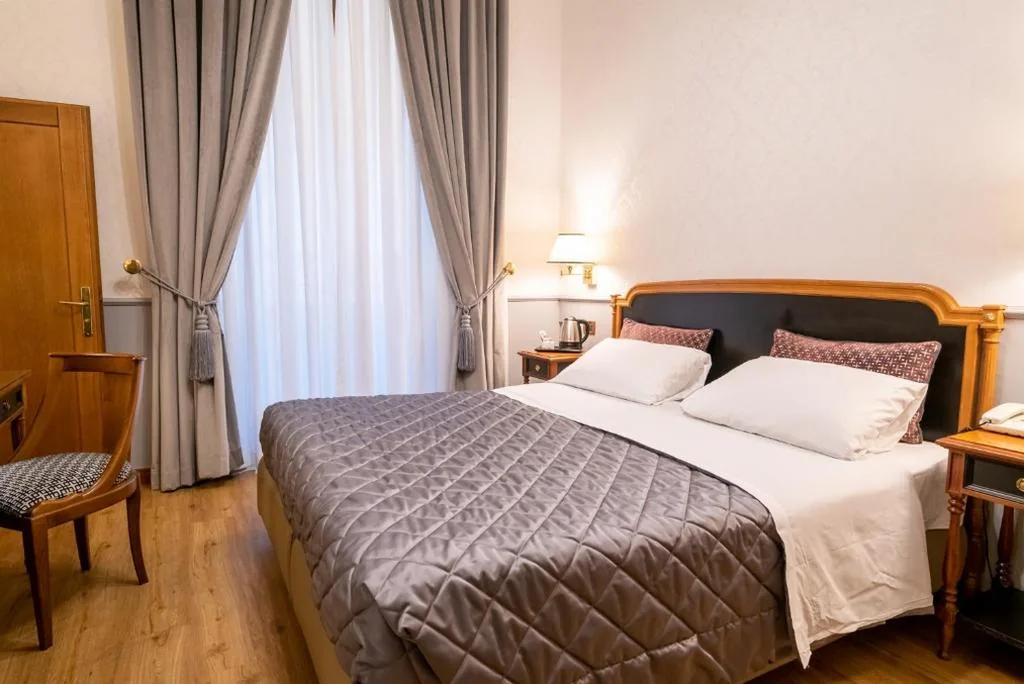 Camera Matrimoniale — Strozzi Palace Hotel