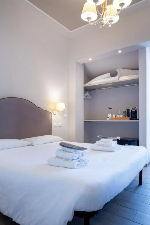 Camera Matrimoniale Superior — B&B La Boutique by Rjgal – Duomo View Rooms