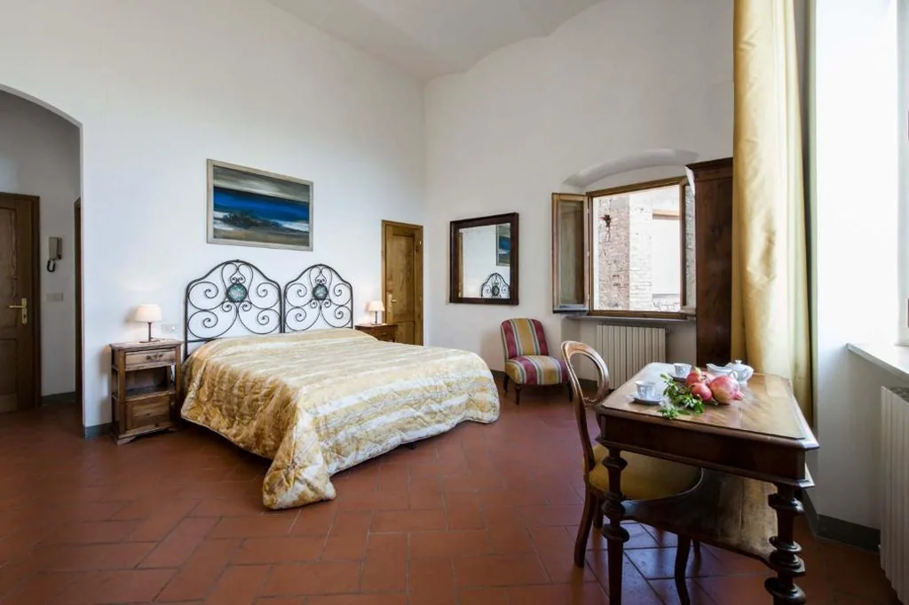 Superior Double Room - Historic Centre — B&B San Gimignano Diffuso