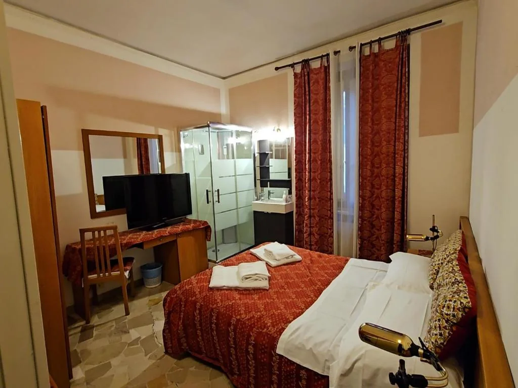 Superior Double Room with Shared Bathroom — Souvenir Maya