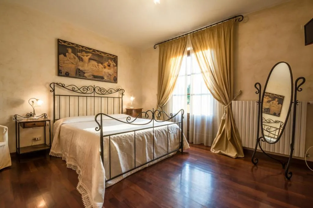 Superior Double Room with Balcony — B&B Maesta’ Di Cudino