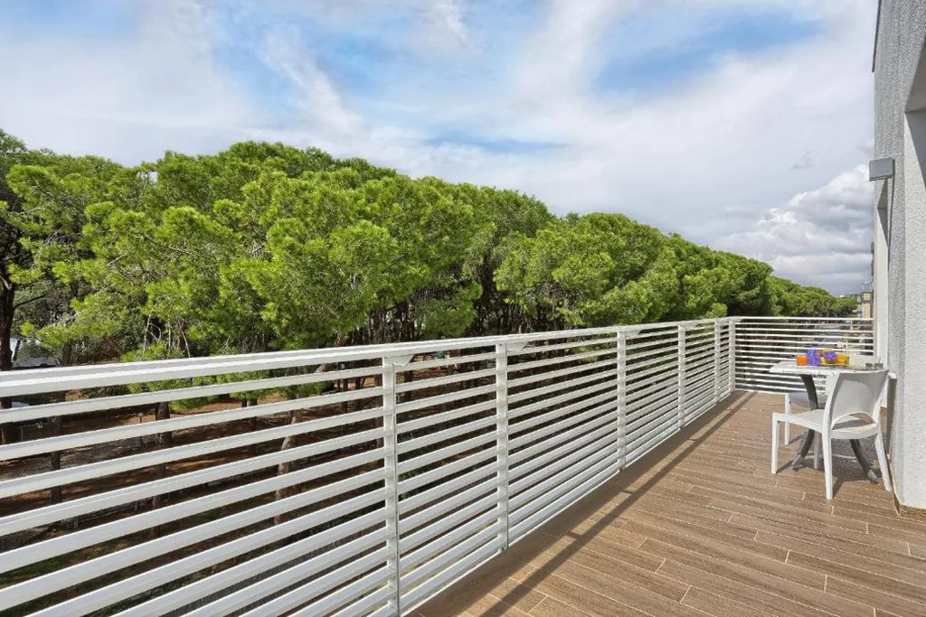 Superior Double Room with Terrace and Pine Forest View — Hotel La Pineta