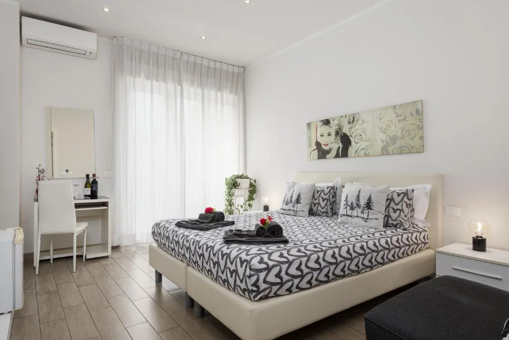 Superior Double Room with Hot Tub — Florence Comfort B&B