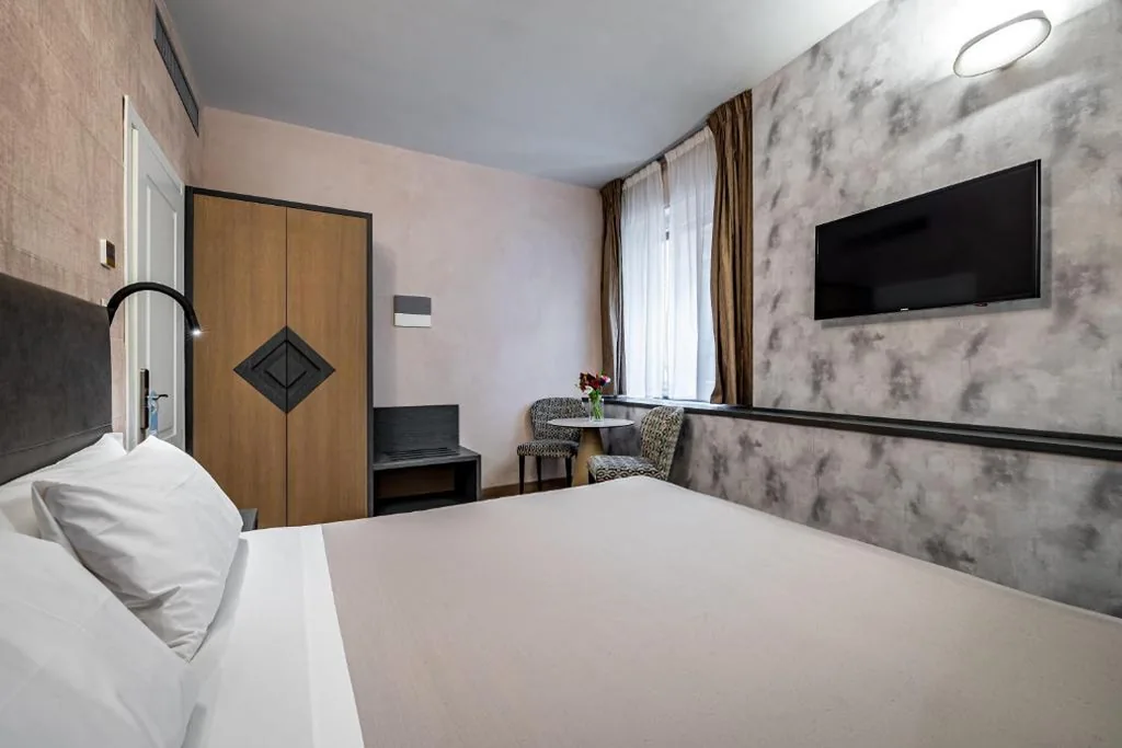 Camera Matrimoniale Superior con Vasca Idromassaggio — Florence Old Bridge B&B