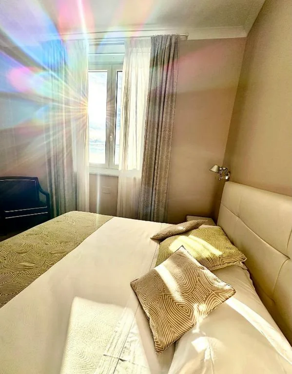 Superior Double Room with Sea View — Hotel Universal