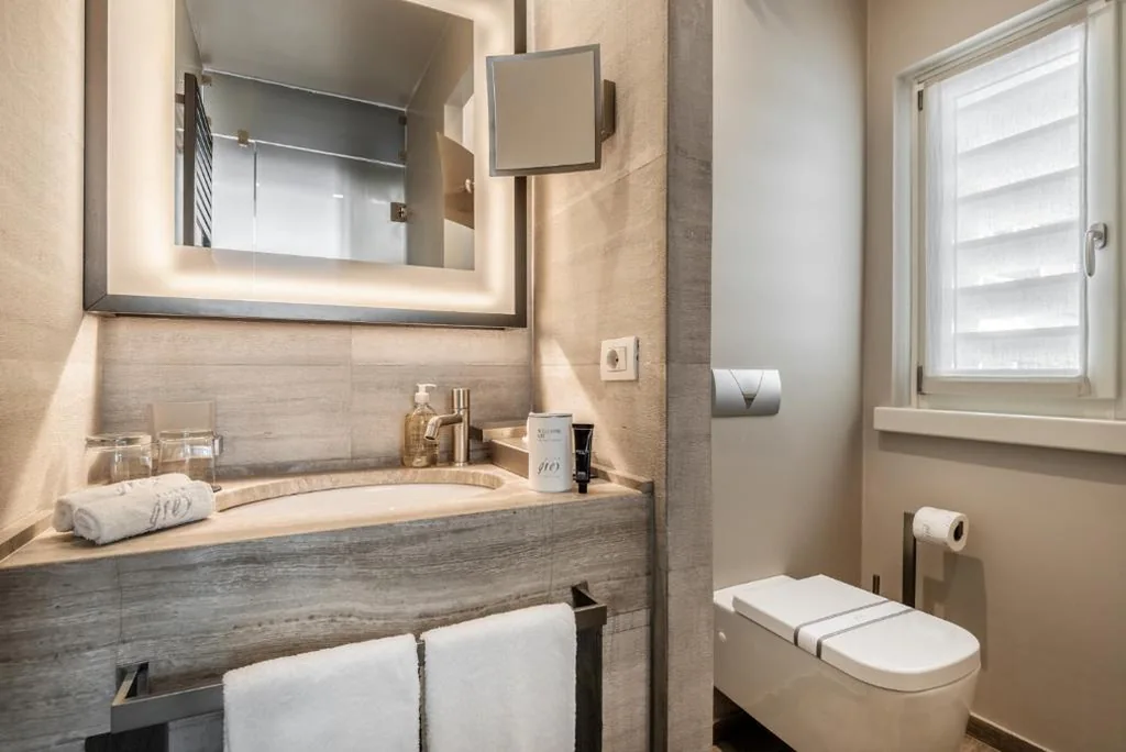 Superior Double Room with Sea View — Villa Grey