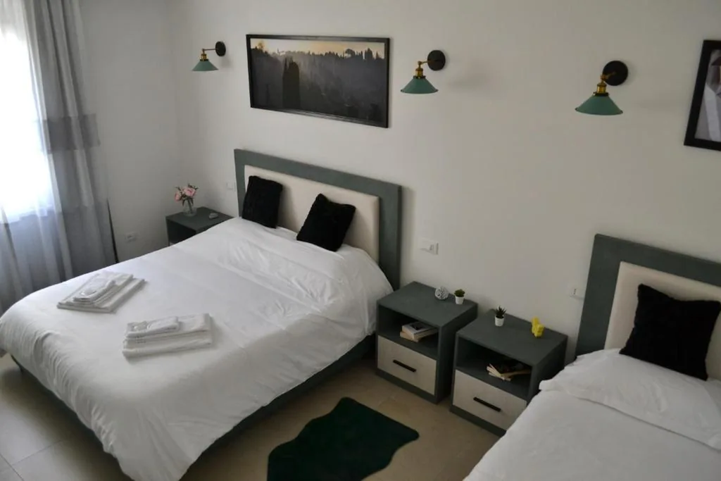 Camera Matrimoniale Superior — Dion Guest House