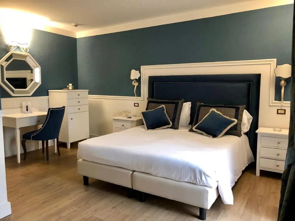 Superior Double Room — Hotel Goya