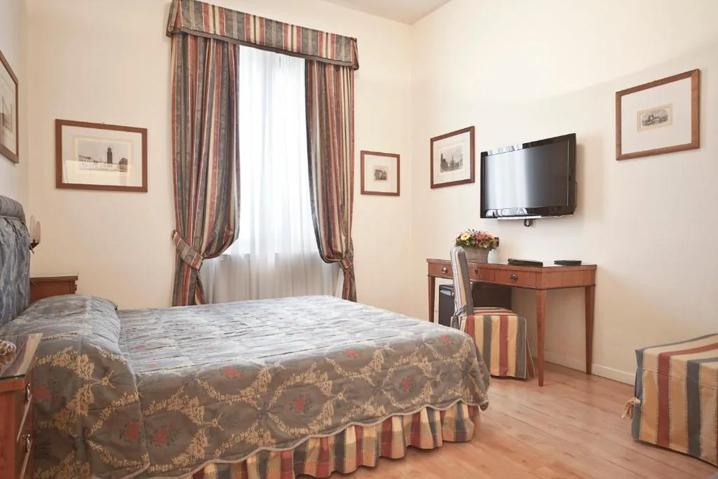 Superior Double Room — Hotel Italia