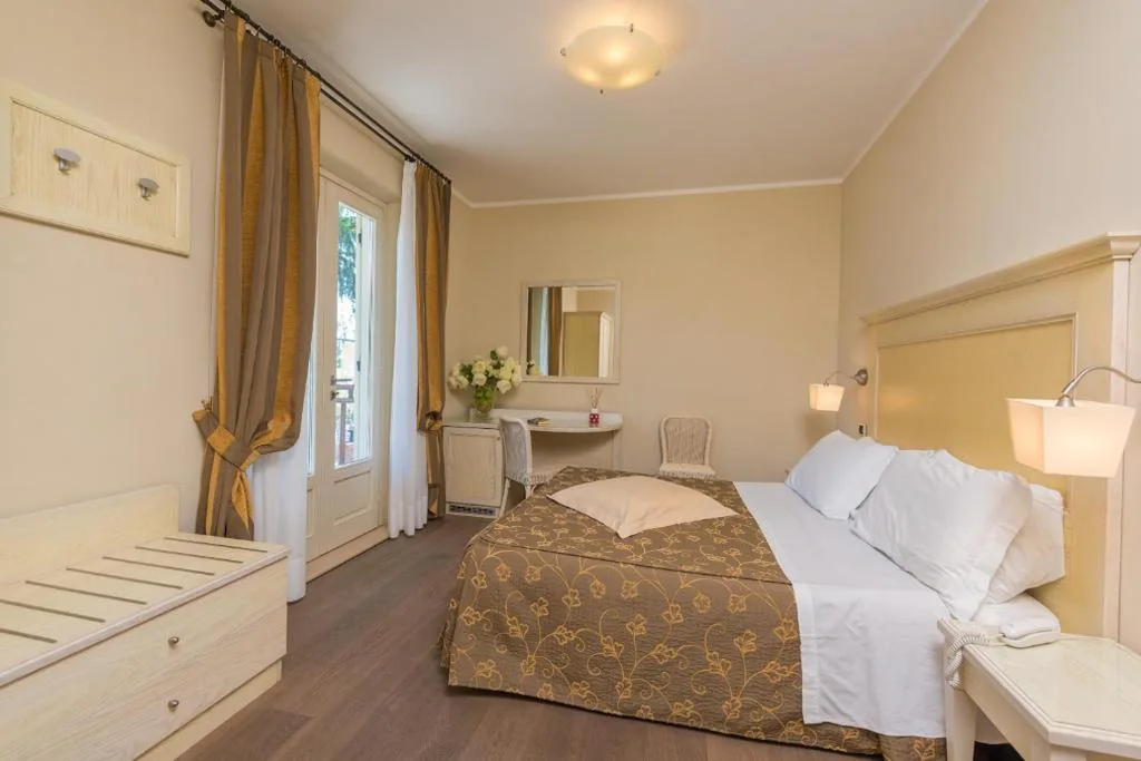 Superior Double Room — Hotel Villa Tiziana