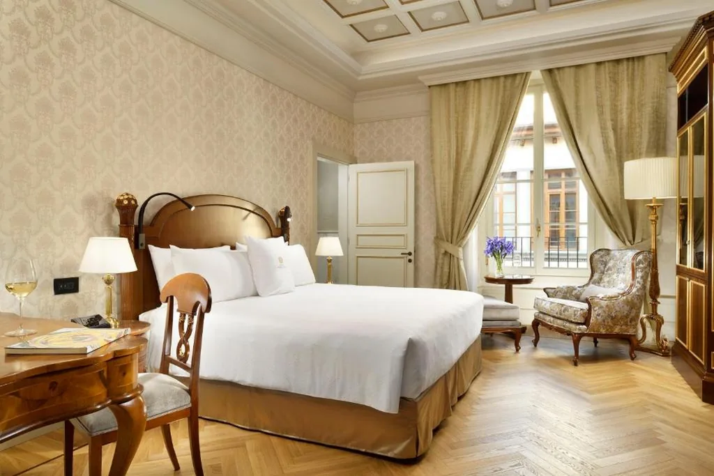 Superior Double Room — Palazzo Portinari Salviati Residenza D’Epoca