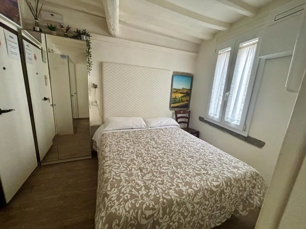 Superior Double Room — Suite “Faenza”, Duomo a 2 passi, WiFi e AC