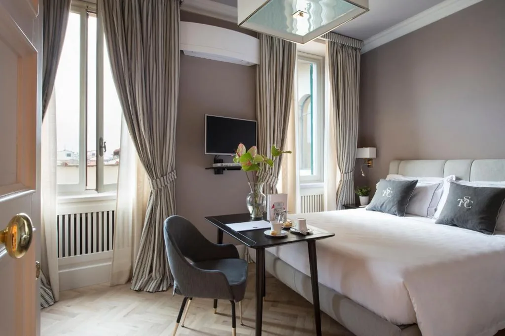 Superior Double Room — Tornabuoni Suites Collection Residenza D’Epoca