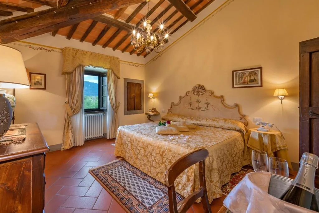Superior Double Room — Villa Borgo San Pietro