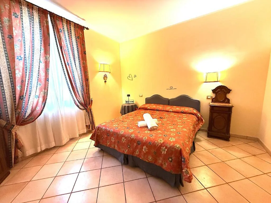 Double Room — Villa Le Camelie Siena