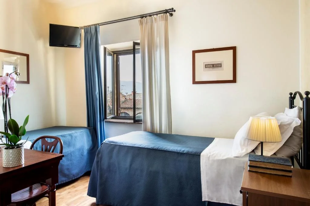 Camera Piccola Doppia con Letti Singoli — L’Antico Pozzo Boutique Historic Hotel in San Gimignano