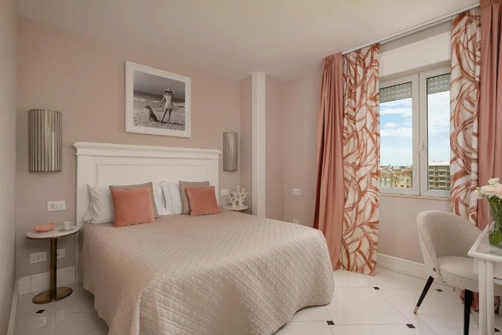 Prestige Double or Twin Room with Partial Sea View — Hotel President