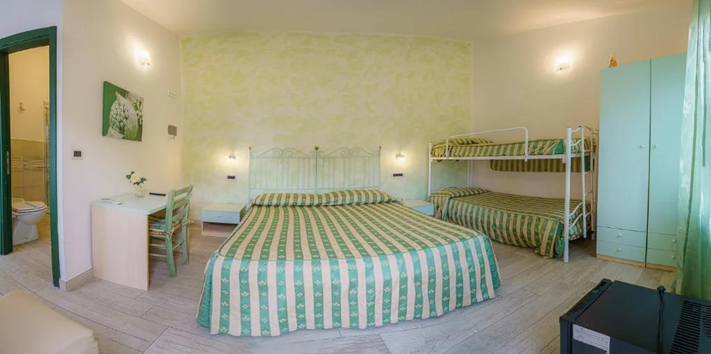 Quadruple Room — Albergo La Lampara