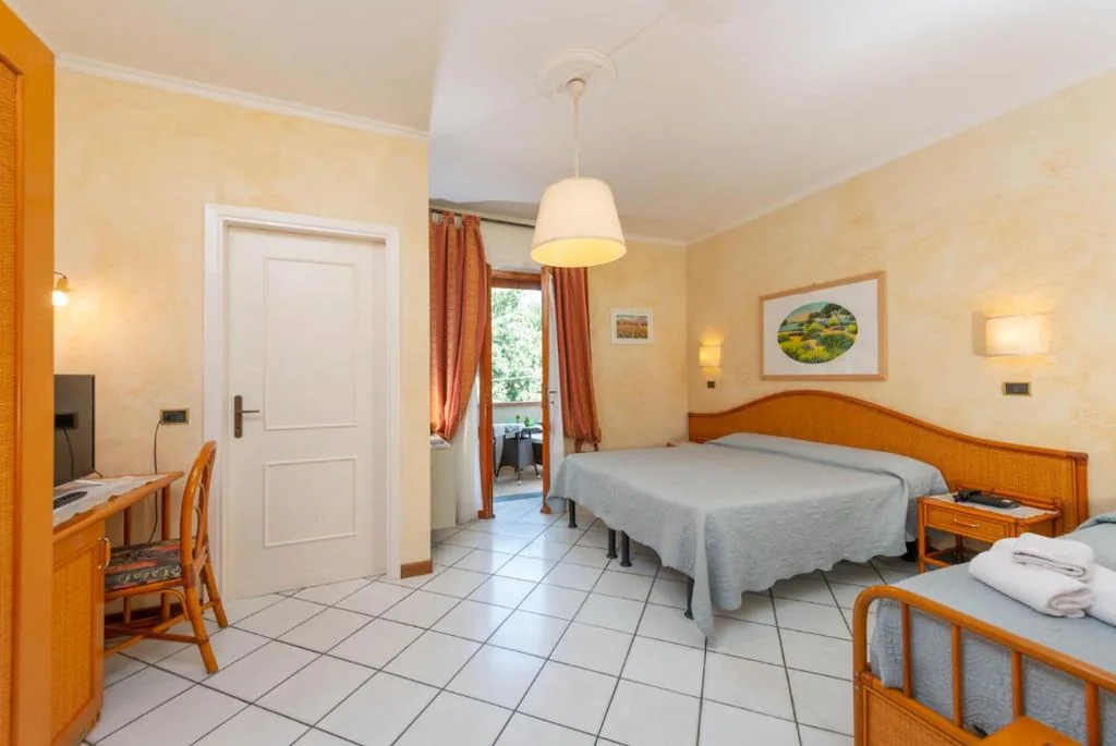 Camera Quadrupla Classic — Hotel Kyrton