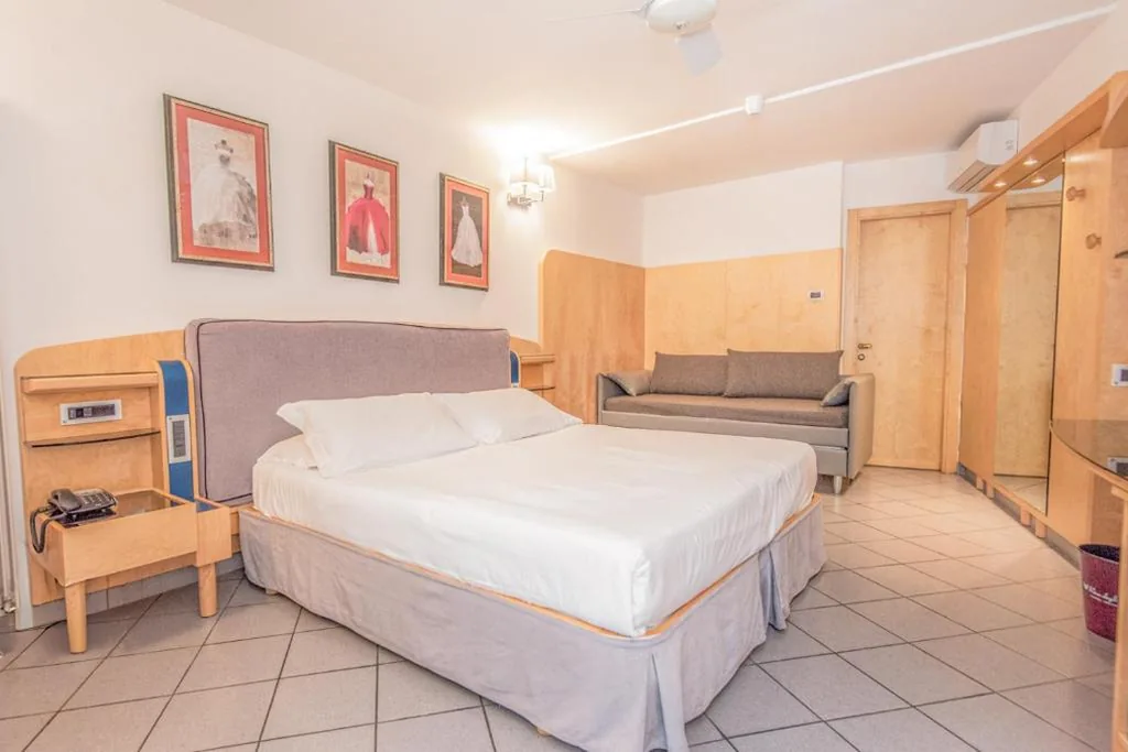 Comfort Quadruple Room — Hotel Riva degli Etruschi