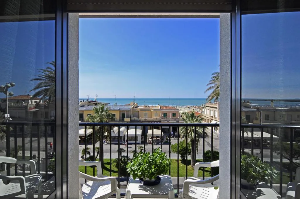 Quadruple Room with Bunk Bed and Sea View — Hotel Eden