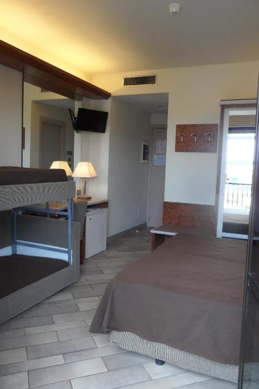 Quadruple Room with Bunk Bed — Hotel Eden