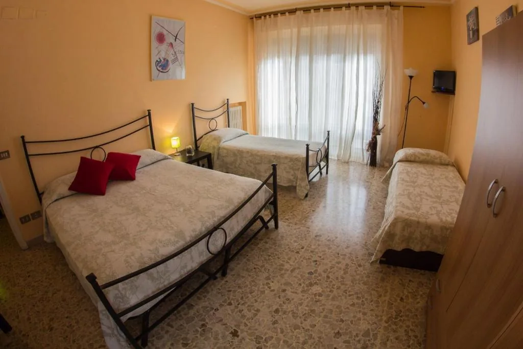 Camera Quadrupla con Bagno in Comune — B&B Gate 52