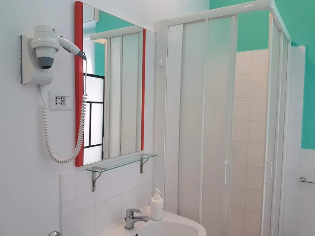 Quadruple Room with Shared Bathroom — “LC ROOMS Pisa” Self Check-in