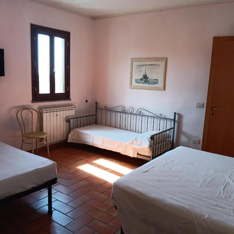 Camera Quadrupla con Bagno Privato — Affitta camere San Miniato