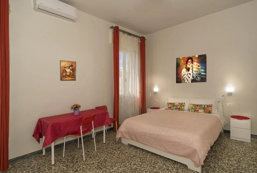 Quadruple Room with External Private Bathroom — Aliante Turist House