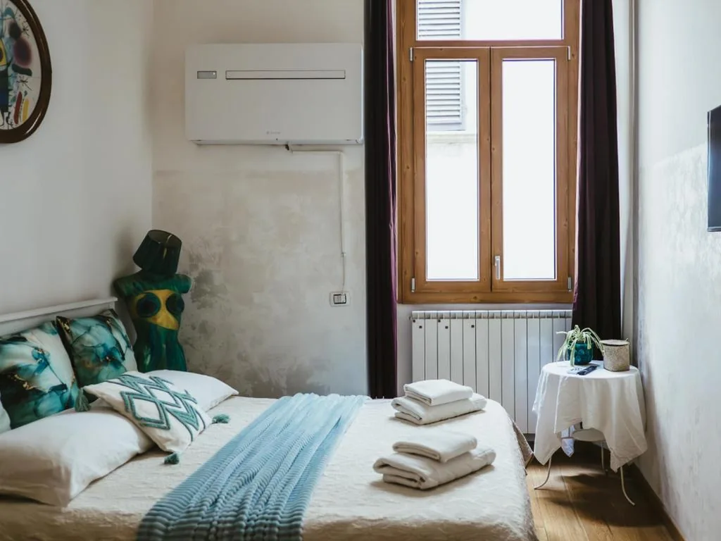 Camera Quadrupla con Bagno Privato Esterno — The Smallest Hostel of Florence