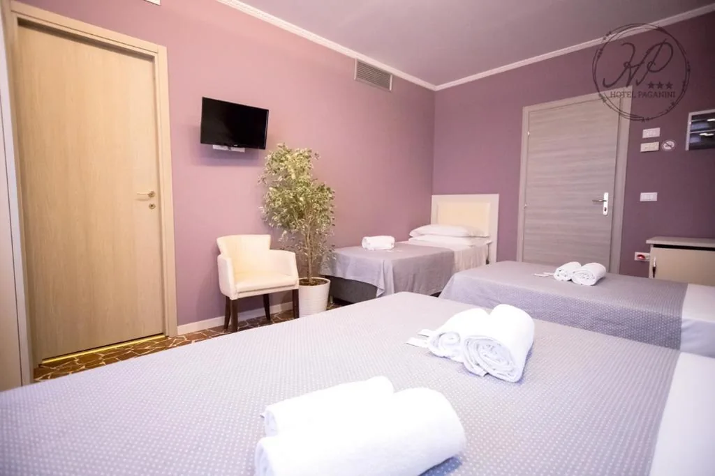 Quadruple Room with Private Bathroom — Hotel Paganini